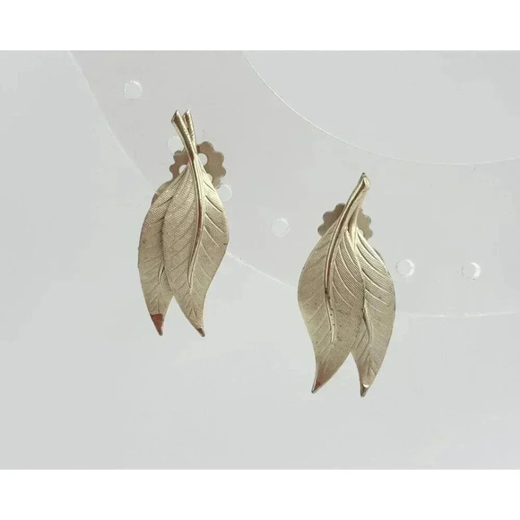 Vintage Gold Toned Layered Leaf / Foliage Shaped 80's Clip On Stud Earrings - Picture 2 of 7